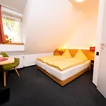 Wohlfuehlhotel Im Schlosspark - Self Checkin Willebadessen