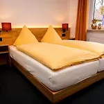 Wohlfuehlhotel Im Schlosspark - Self Checkin Willebadessen