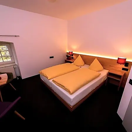Wohlfühlhotel Im Schlosspark - Self Checkin Hotel