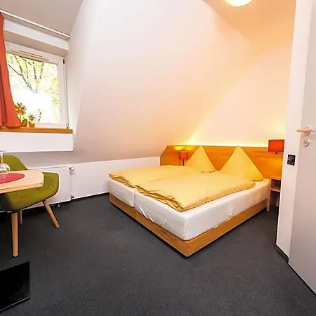 Wohlfühlhotel Im Schlosspark - Self Checkin Hotel